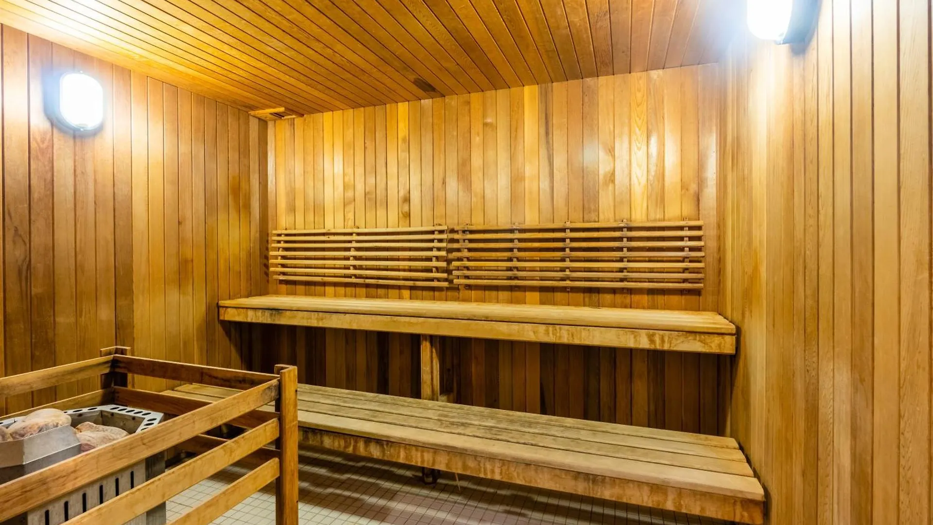 Modern Dunfield Ave Condos By Globalstay Toronto Kanada