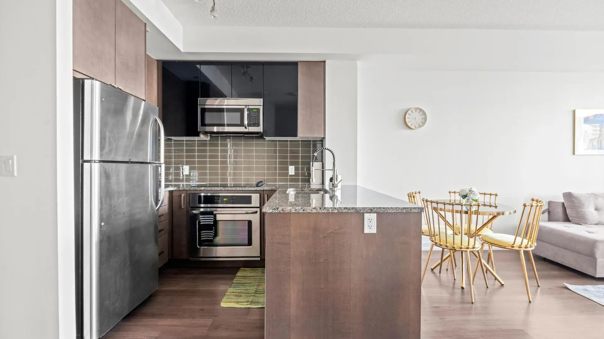 Modern Dunfield Ave Condos By Globalstay Toronto Apartmán