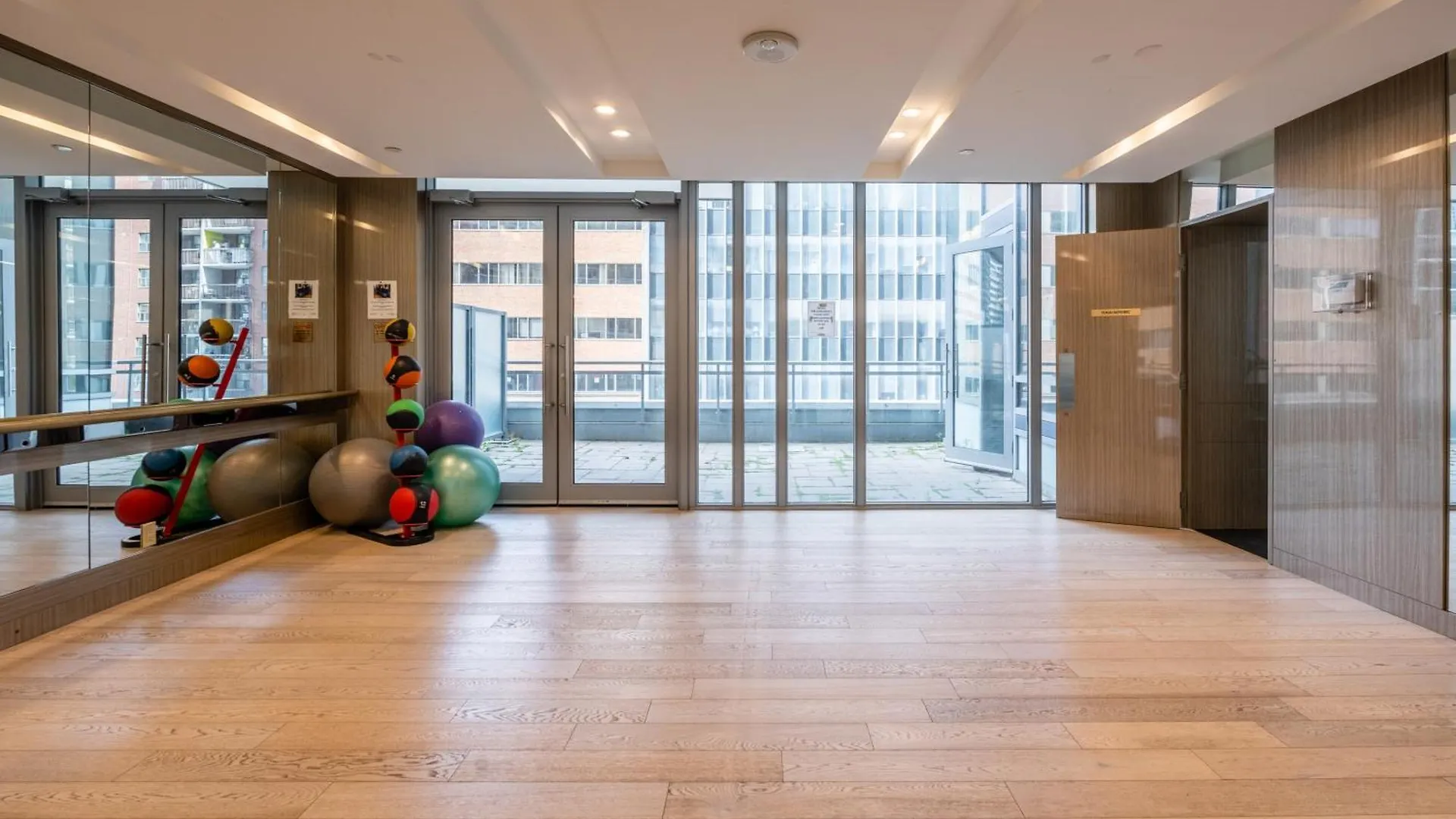 Apartment Modern Dunfield Ave Condos By Globalstay Toronto