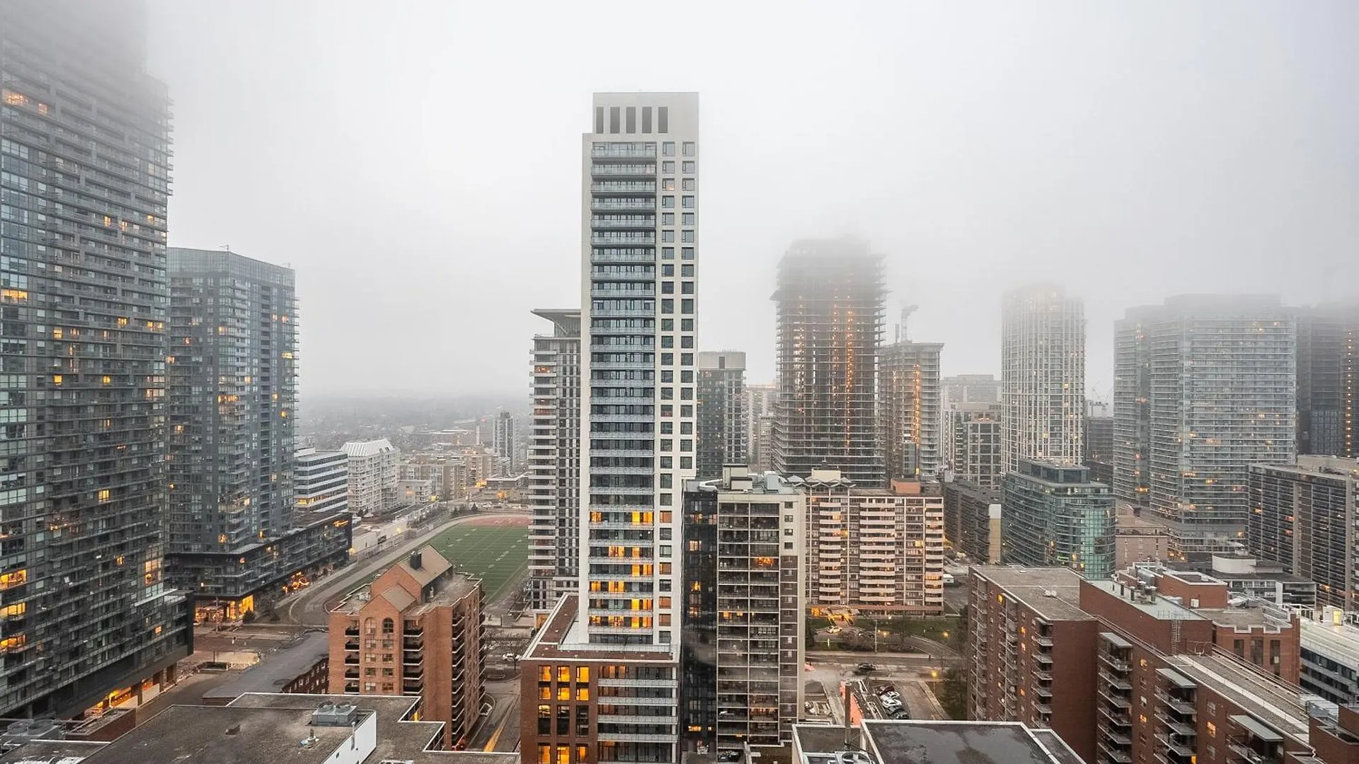 Apartment Modern Dunfield Ave Condos By Globalstay Toronto