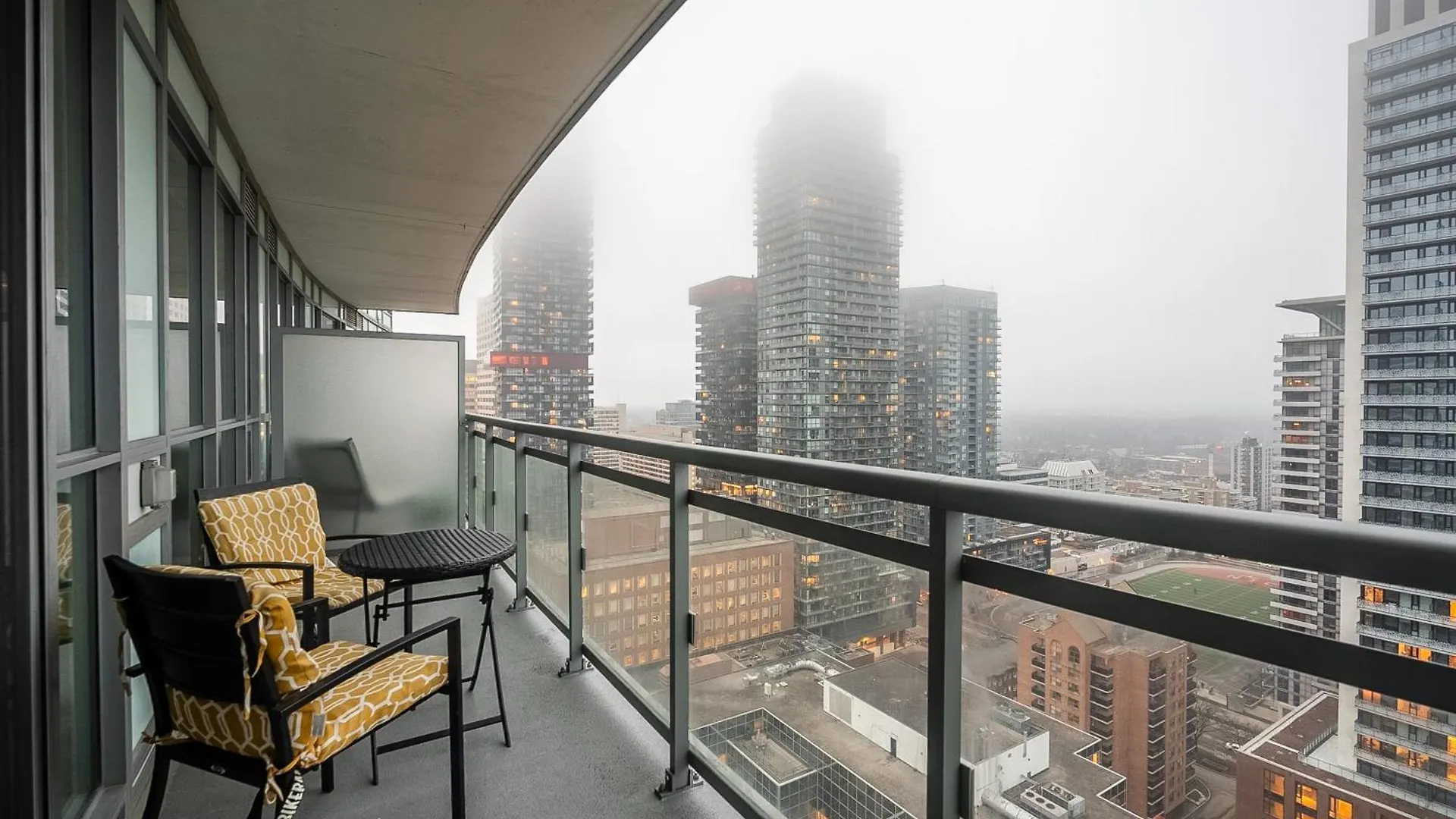 Apartment Modern Dunfield Ave Condos By Globalstay Toronto Canada