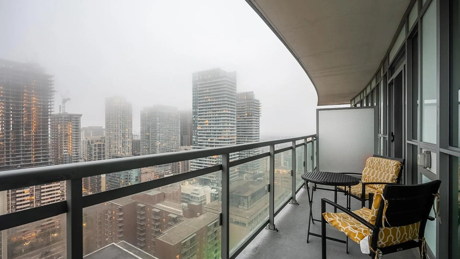 Apartment Modern Dunfield Ave Condos By Globalstay Toronto