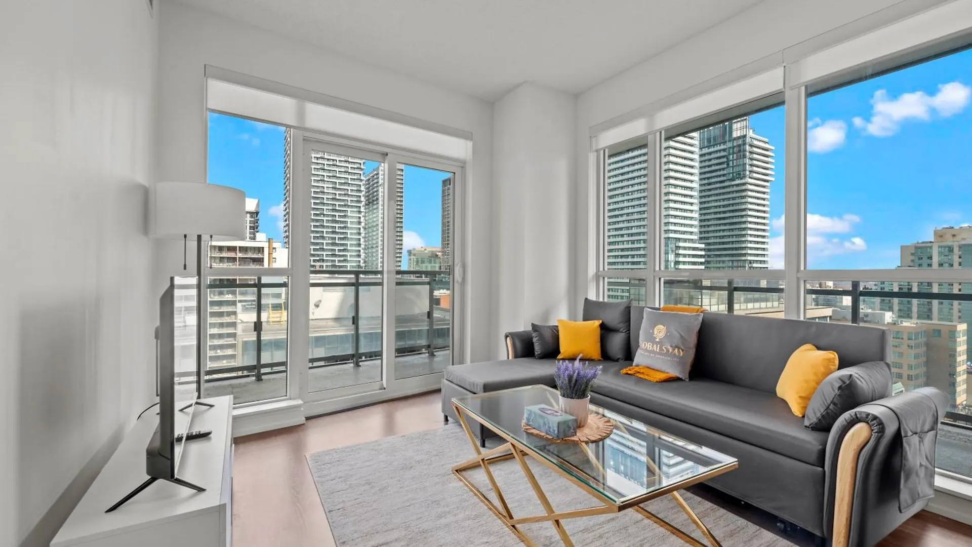 Apartment Modern Dunfield Ave Condos By Globalstay Toronto Canada