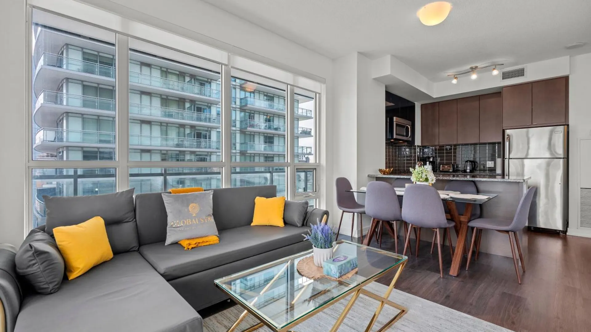 Apartment Modern Dunfield Ave Condos By Globalstay Toronto